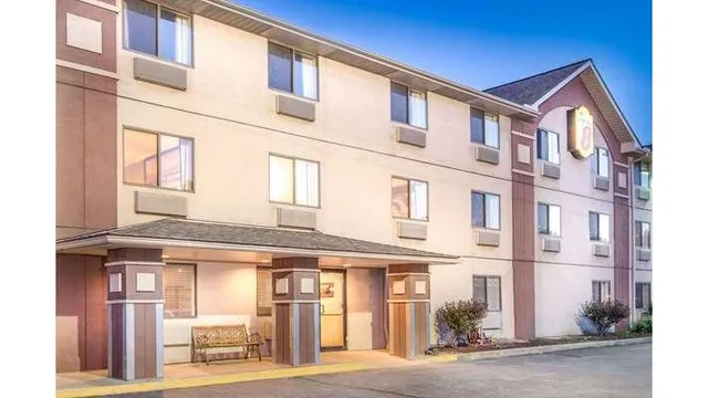 Super 8 by Wyndham Wheeling WV