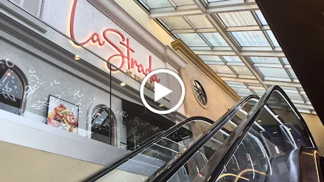 La Strada at the Shore