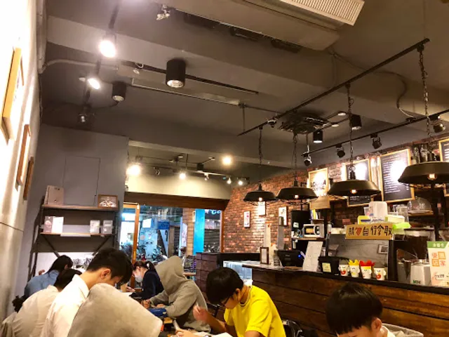 Louisa Coffee 路易莎咖啡 (信義永春門市)