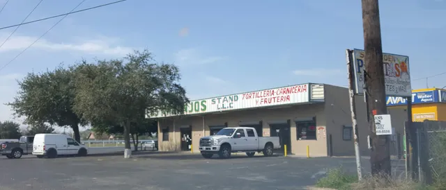 Los Naranjos stand llc.