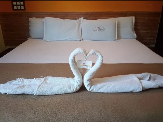 Hotel Raj Deluxe Lodging