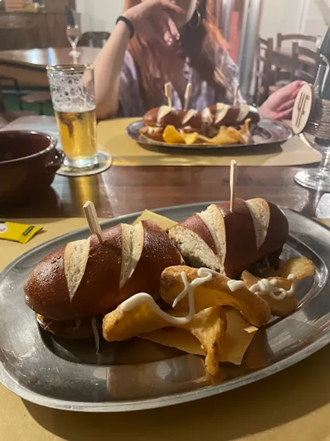 Nassau Pub & Pirates