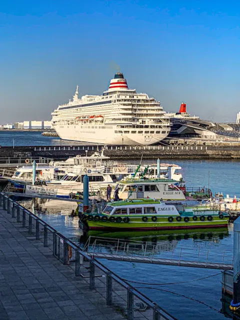 Osanbashi-iriguchi [Osanbashi Pier]