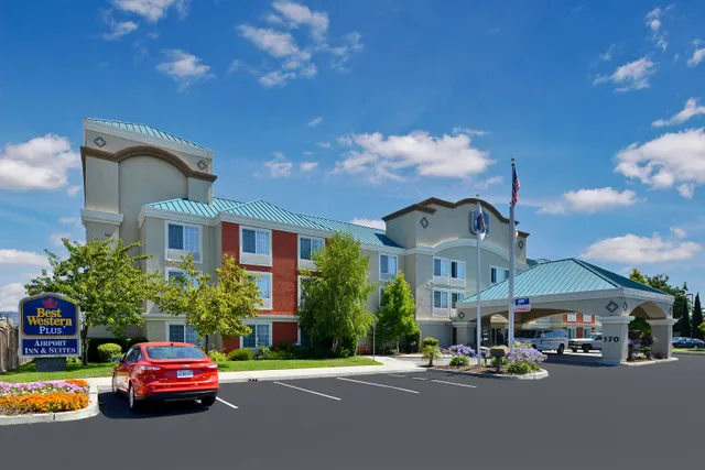 Airport Inn & Suites