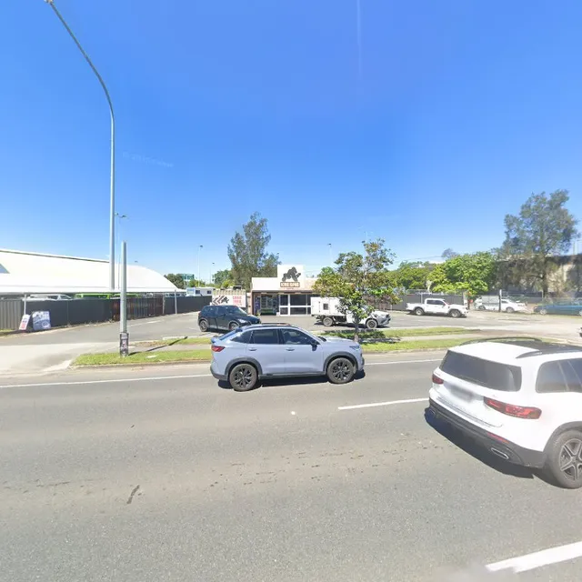 749 Kingsford Smith Dr