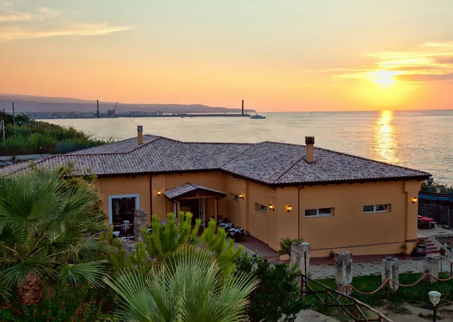 Residence White Stones