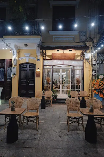 La Poste Cafe & Bistro