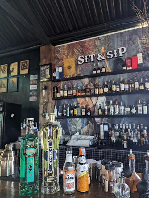 Sit & Sip - Eatery and Bar MuiNe