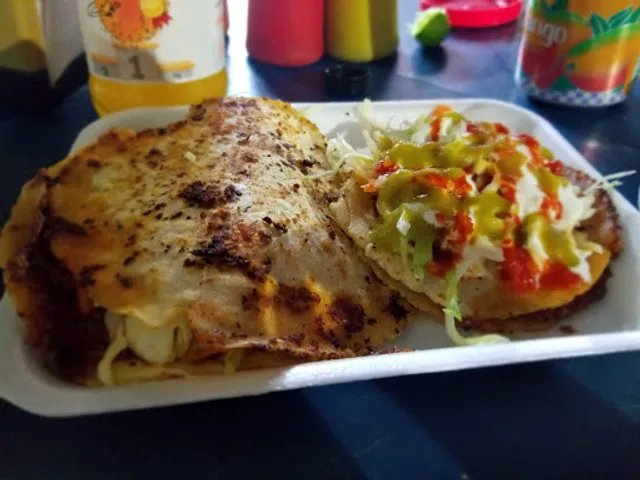 Popusas Y Quesadillas El Tony
