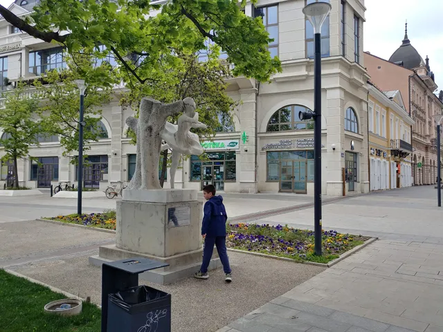 Споменик Марини Олењиној