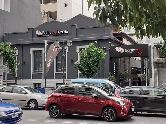 Central open space cafe & casual dining