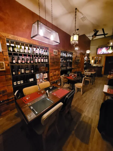 El Piso Café & Cava Oculta