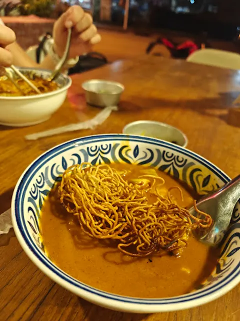 Khaosoi​ &​ drink