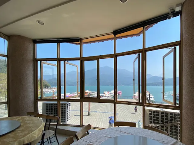 Minghu Lao Restaurant