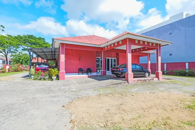 OYO 92337 Wisma Arwini Syariah Near Benteng Balangnipa