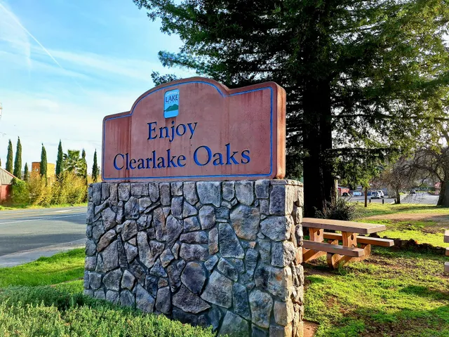 Clearlake oaks