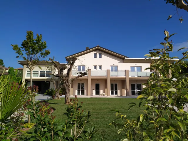 Garda Bloom Holiday Apartments