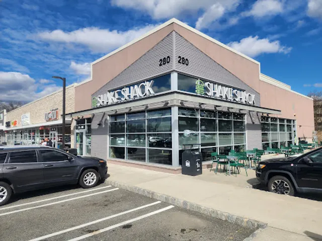Shake Shack Livingston at the Circle