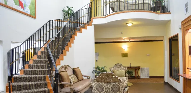 Captain Inn & Suites