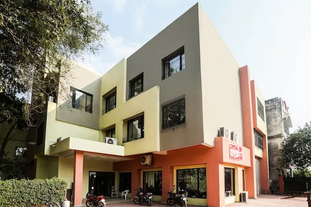 OYO 63134 Hotel Red Queen