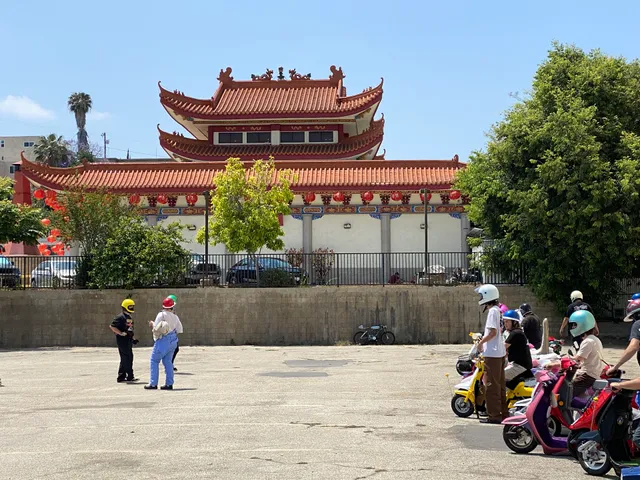 713 N Hill St Parking