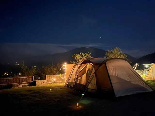 遇見嵨ㄨˇ繞（看到遇見嵨繞露營區大石頭由此處進入）