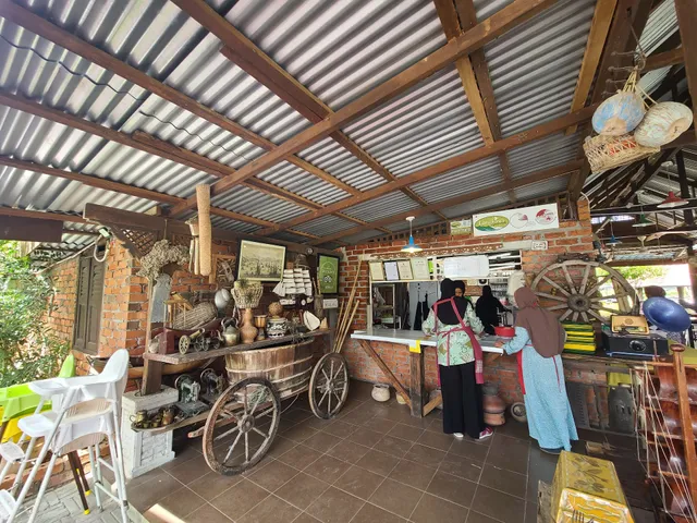 Warong Bangau Sawah (Nasi Ganja)