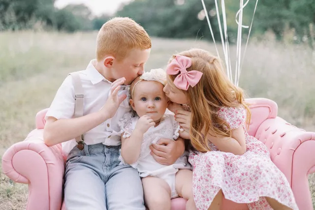 Ling Waters Photography - Oakville Newborn Photographer