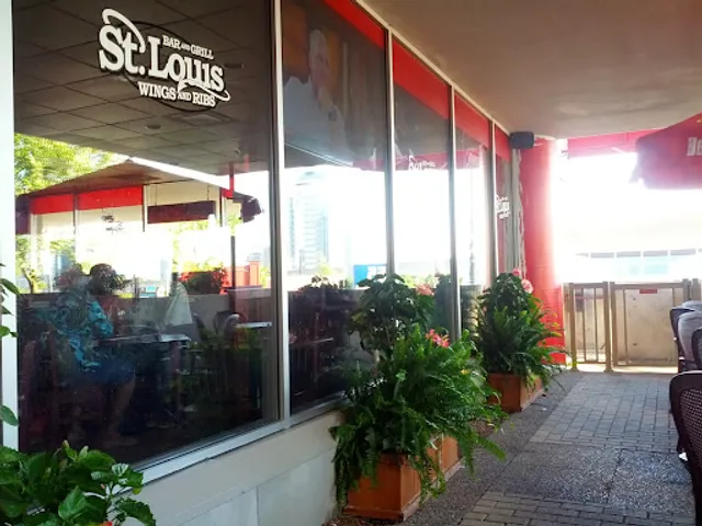 St. Louis Bar & Grill