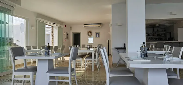 Aleka's Restaurant Bar