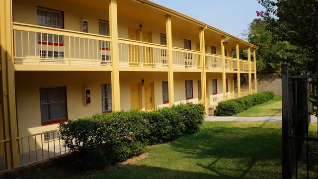 Travelers Inn-Sherman