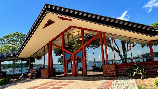 Lake Geneva Public Library