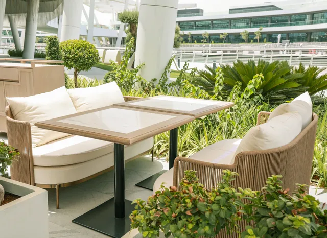 Oii Restaurant & Cafe