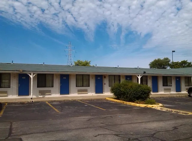 Travelodge by Wyndham Benton Harbor