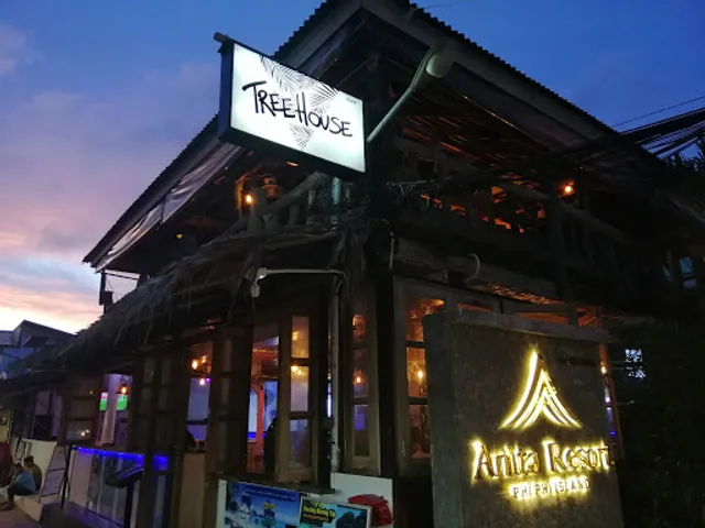 Tree House Bar Phi Phi