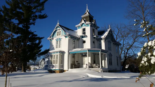 Laurel Manor House Bed and Breakfast