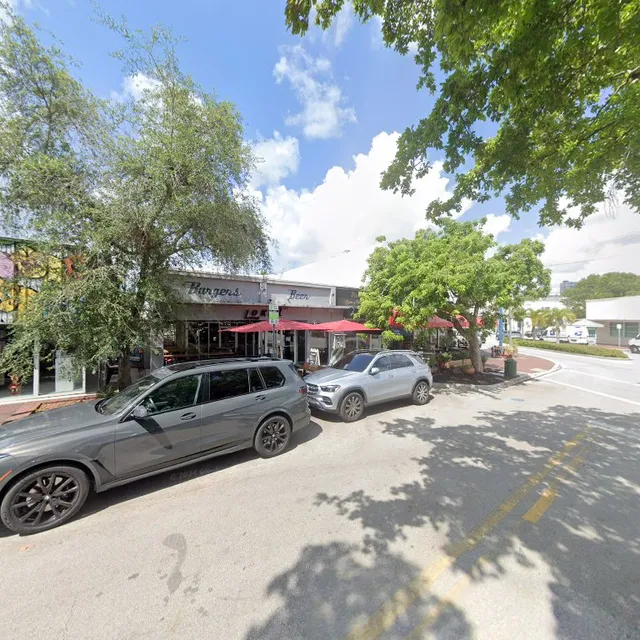 3190 Commodore Plaza