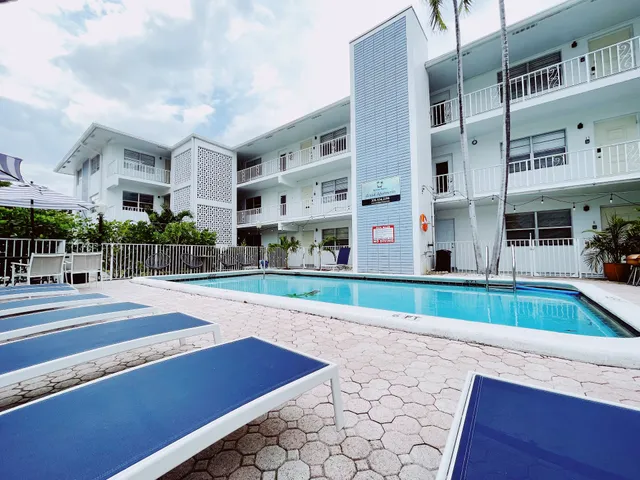 Bayview Regency Apartments by Lowkl home