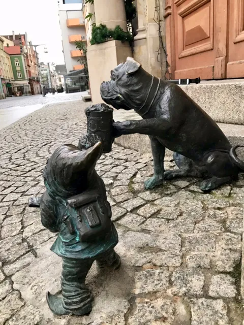 Krasnal Piwożłopek i Pieseł (Piwosz z Psem)