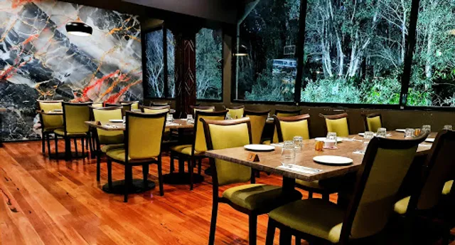 Voyagers Restaurant & Bar