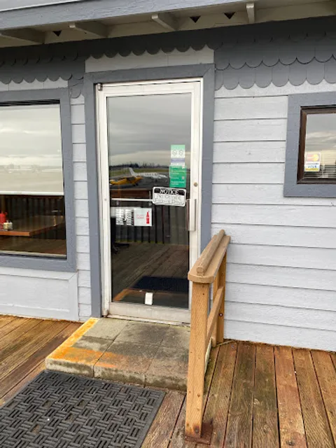 Ellie's At The Airport