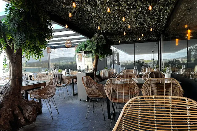 Cerqueira’s Lounge & Restaurant