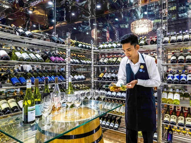 Le Cellier,wine Bar & Restaurant