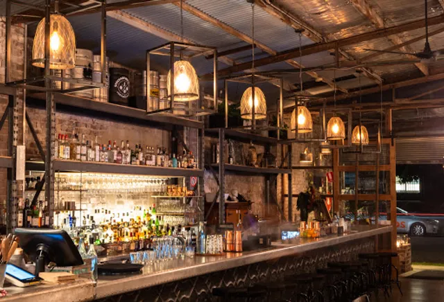 No. 5 Restaurant and Bar