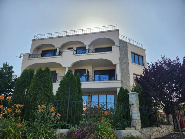 Къща за гости АЗАЛИЯ