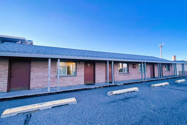 Love Hotels Desert Inn & RV at Boysen Wind River Canyon WY