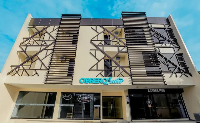 OYO 697 Obrero Suites