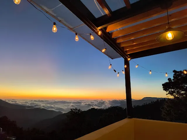 REINA PIZZA-REPOSTERIA