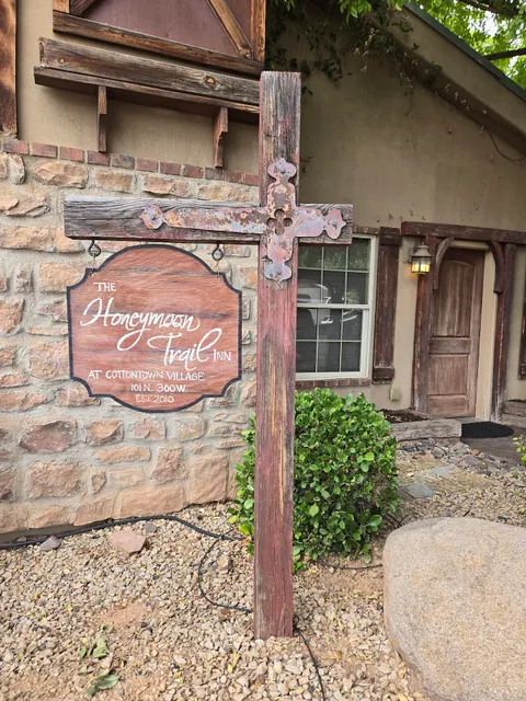 The Honey Moon Trail Inn