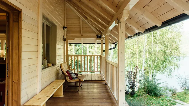 Tarsa kuća na jezeru